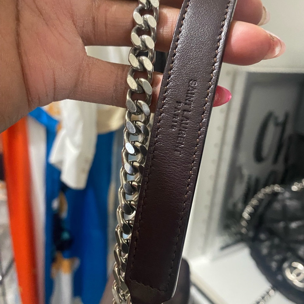 Shoulder Strap Drop Min: 10"
Height: 9"
Width: 11.75"
Depth: 4.25"
Color: brown